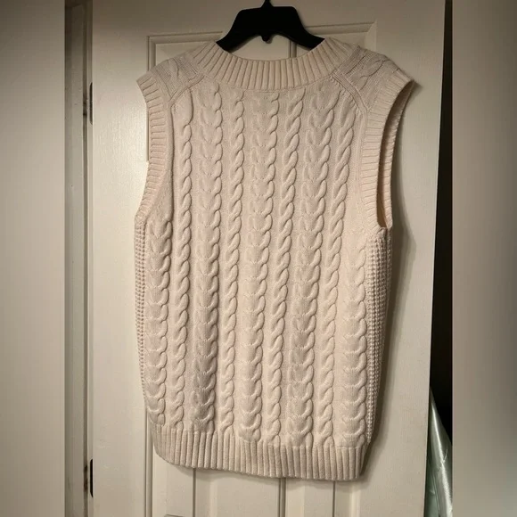 Aritzia Sunday Best Cable Knit White Pullover V-Neck Sweater Vest Women’s XS - Picture 6 of 8